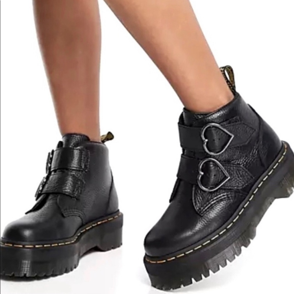 New Dr MARTENS DEVON HEART LEATHERS PLATFORM BLACK BOOTS